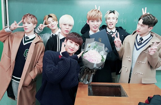 “오늘 졸업했어요”…24K 진홍, 고교 졸업식서 눈물