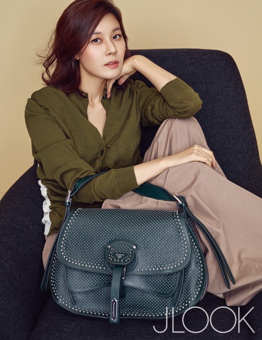 김하늘 “결혼 후 안정감으로 마음 편안해졌다” [화보]