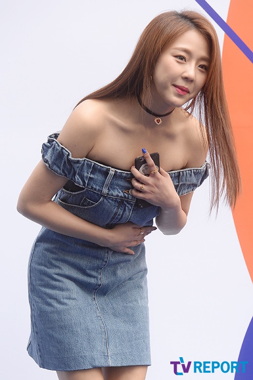 [T포토] 예원 숙이면 아찔해지는 원피스