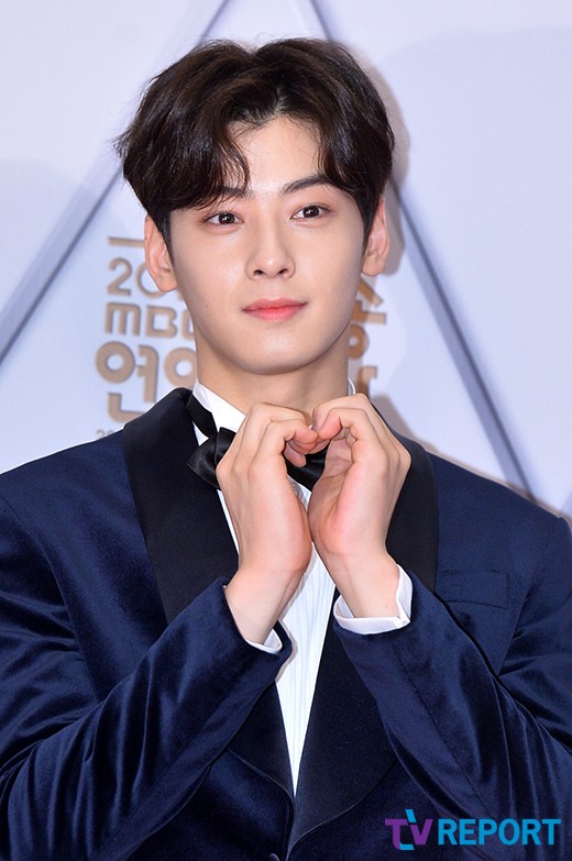 [T포토] 차은우 헤어스타일도 포즈도 하트 뿅뿅