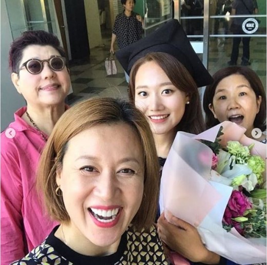 박미선이봉원 딸, 대학교 졸업식…이성미·양희은 축하