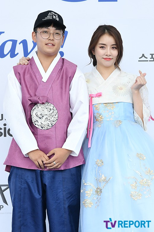 [T포토] 한태웅-설하윤 고운 한복자태
