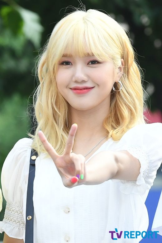 [T포토] 미미 색색 네일이 귀여워