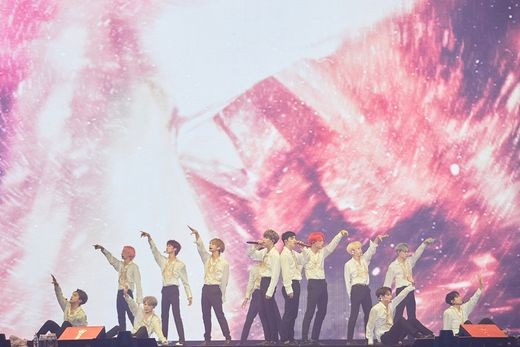 세븐틴, ‘아주 나이스’하게 완성한 월드 투어…1만 3천명 열광 [종합]