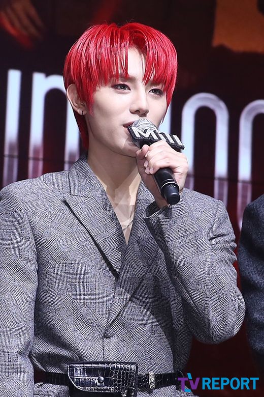 [T포토] 온리원오브 Mill 시선 사로잡는 레드헤어