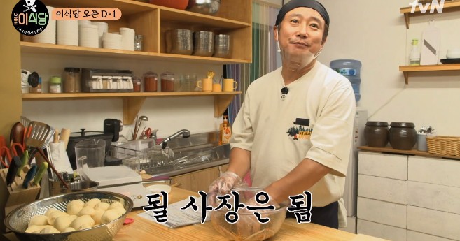 첫방 ‘이식당’ 이수근 나홀로 식당도전기, 가마솥 밥짓기→리액션 갈구 ‘폭소’ [종합]