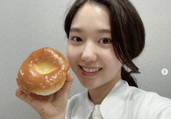 전현무♥ 이혜성, 빵사랑 넘치는 청순미 여신 [리포트:컷]