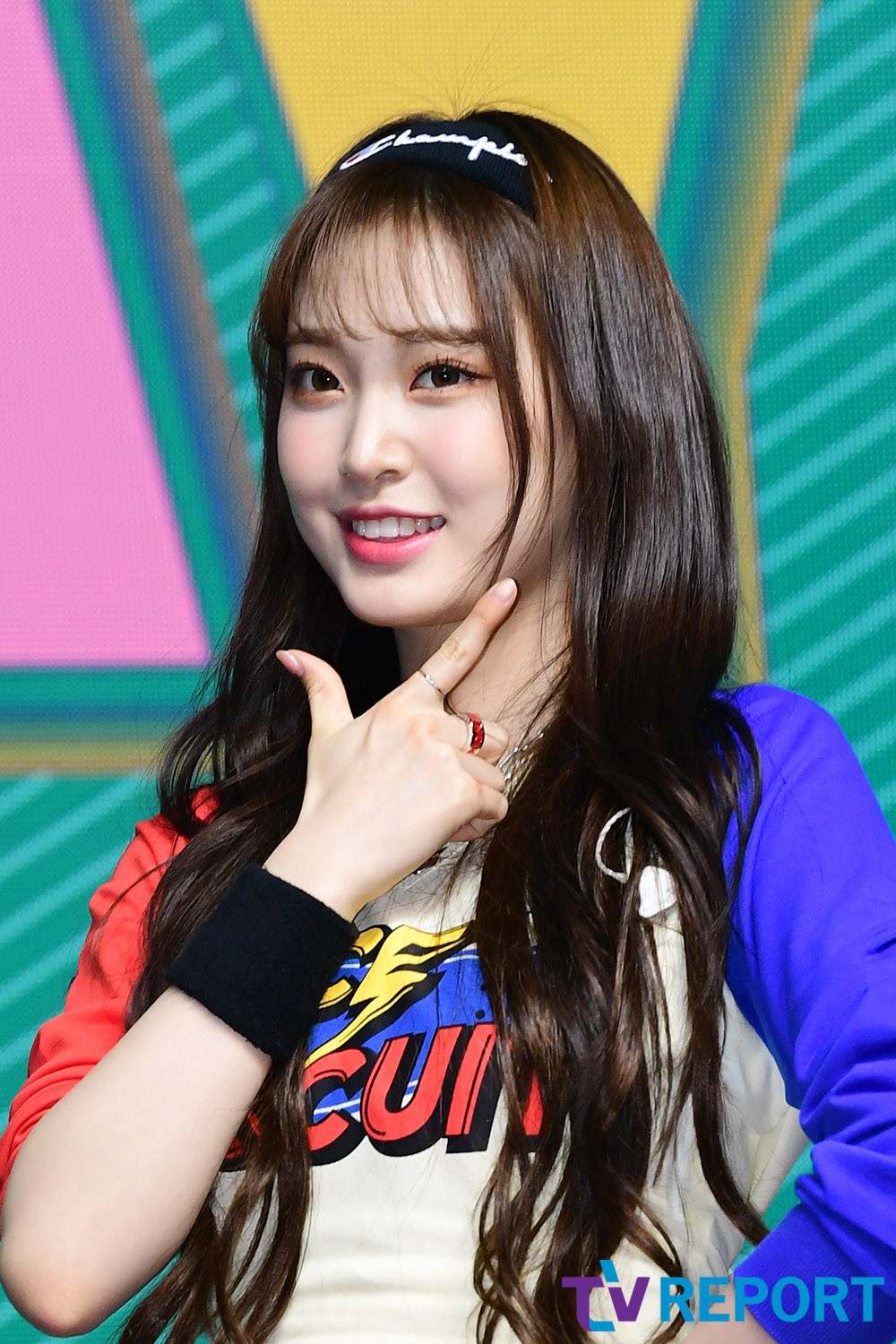 [T포토] 조아 위클리 황금 막내