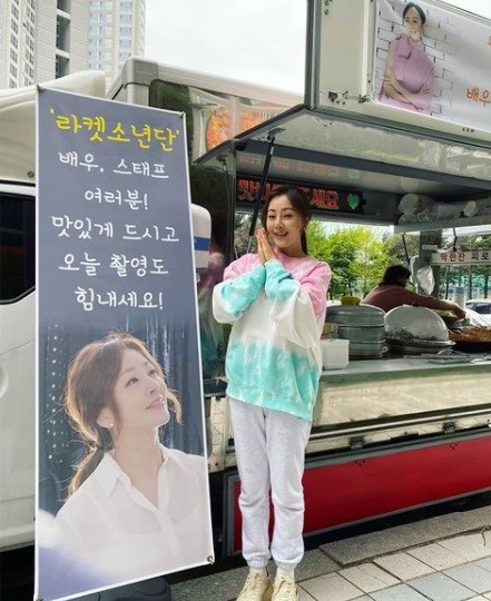 오나라, 염정아가 보낸 분식차에 행복 “정아사랑, 나라사랑”[리포트:컷]
