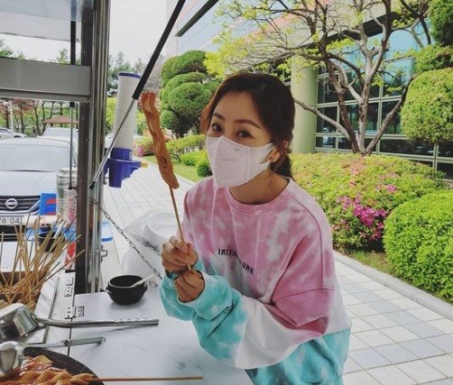 오나라, 염정아가 보낸 분식차에 행복 “정아사랑, 나라사랑”[리포트:컷]