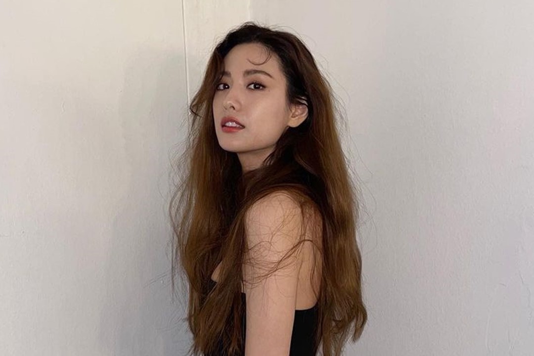 나나, 밀착 드레스 완벽 소화…마네킹 몸매 [리포트:컷]
