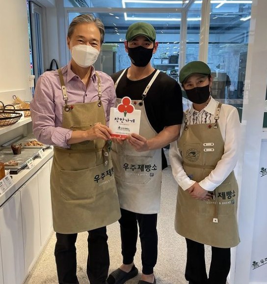 정보석, 착한 가게 인증샷…필요한 곳들에 멋지게 [리포트:컷]