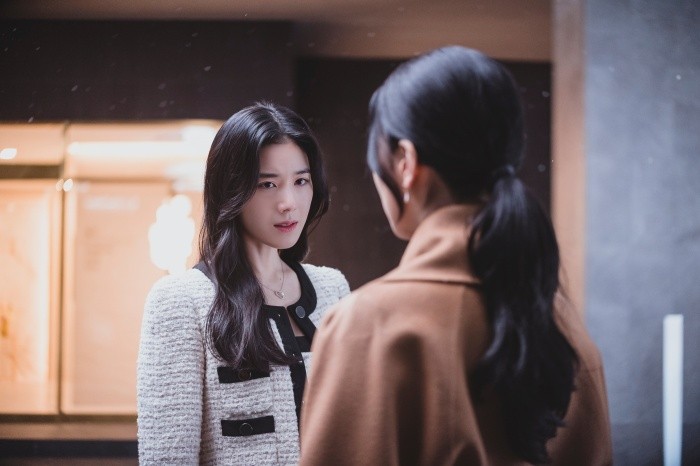 갤러리에서 죽은 여자, 정은채일까? 안나