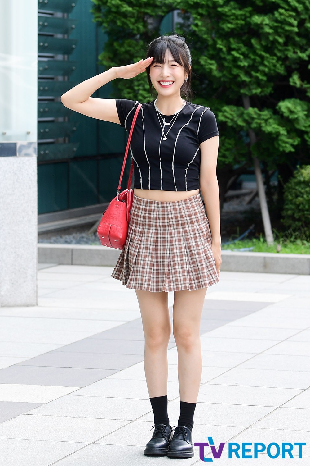 [T포토] 조이 깜찍한 거수경례