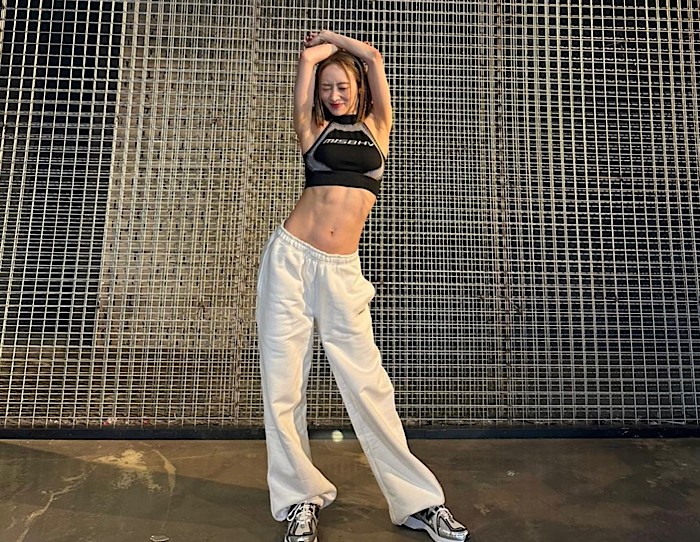 카라 니콜, 진짜 식스팩에 깜짝.. 얼마나 운동을 했길래