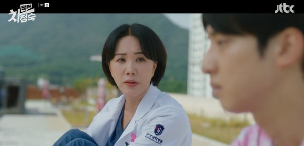 ‘닥터 차정숙’ 민우혁, 김병철 앞에서 엄정화 품에 안았다 “무사해서 다행”[종합]