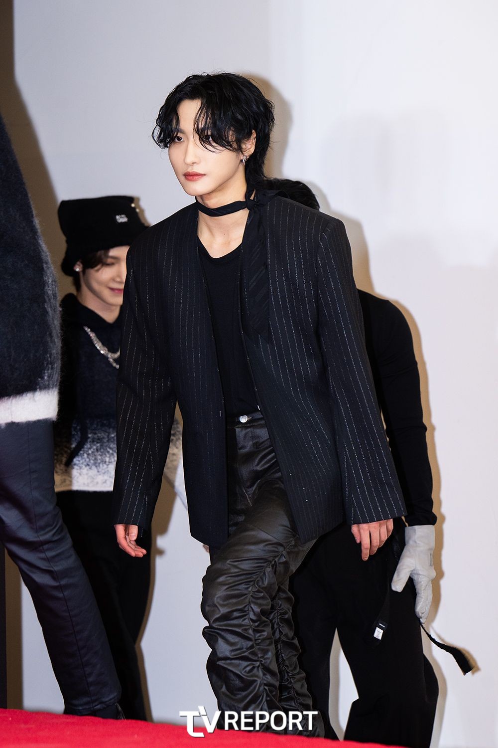 [T포토] 성화 조각이 걸어온다