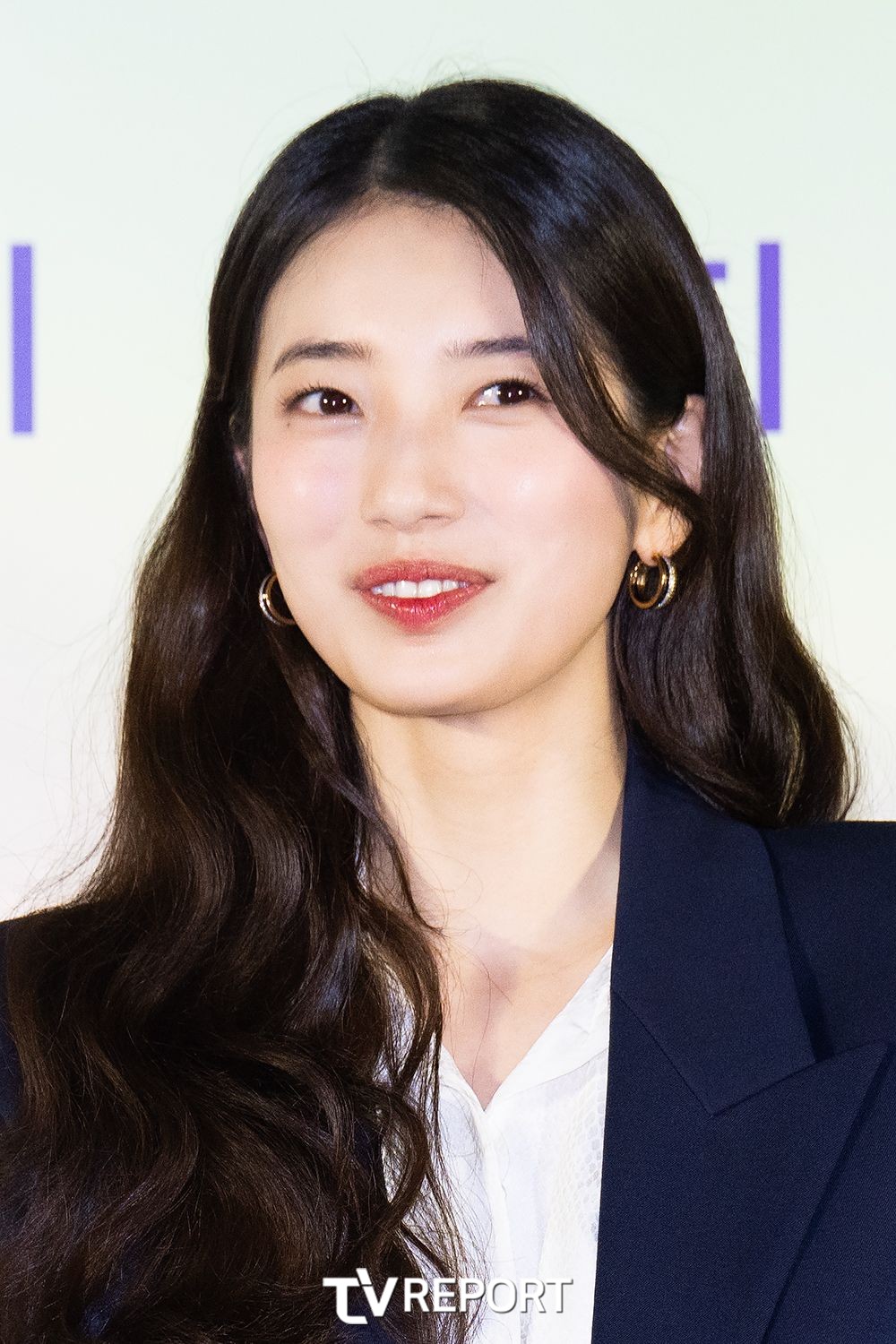 [T포토] 수지 나왔다! 플러팅 미소