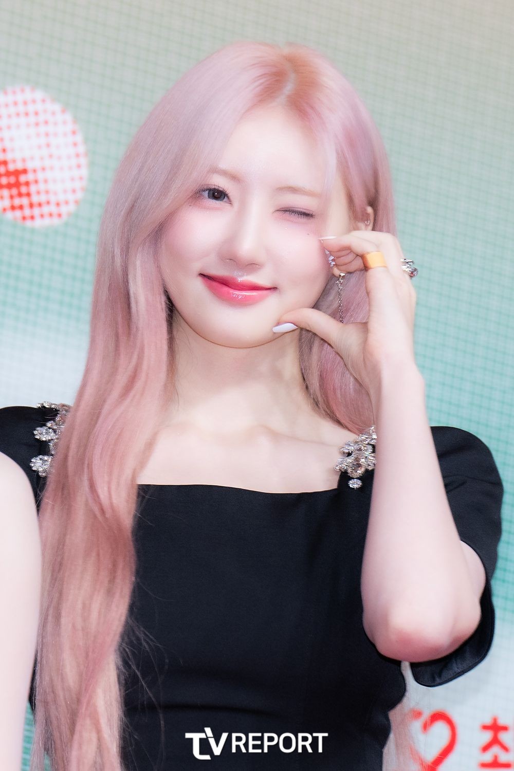 [T포토] 베이비몬스터 라미 윙크+볼하트는 반칙