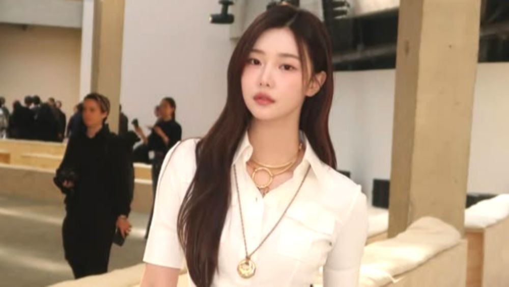 솔로지옥 이시안, 청순 여친룩으로 파리서 빛나...꽃길 걷는 중