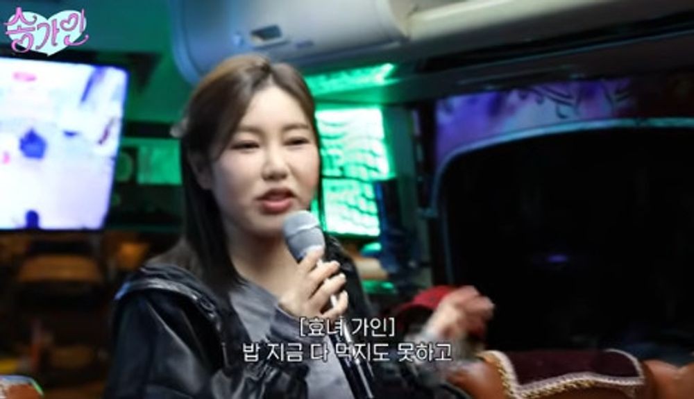 송가인, 한식뷔페 같은 조공도시락 공개 아이돌 팬도 놀라...반찬 걱정 無 [RE:뷰]