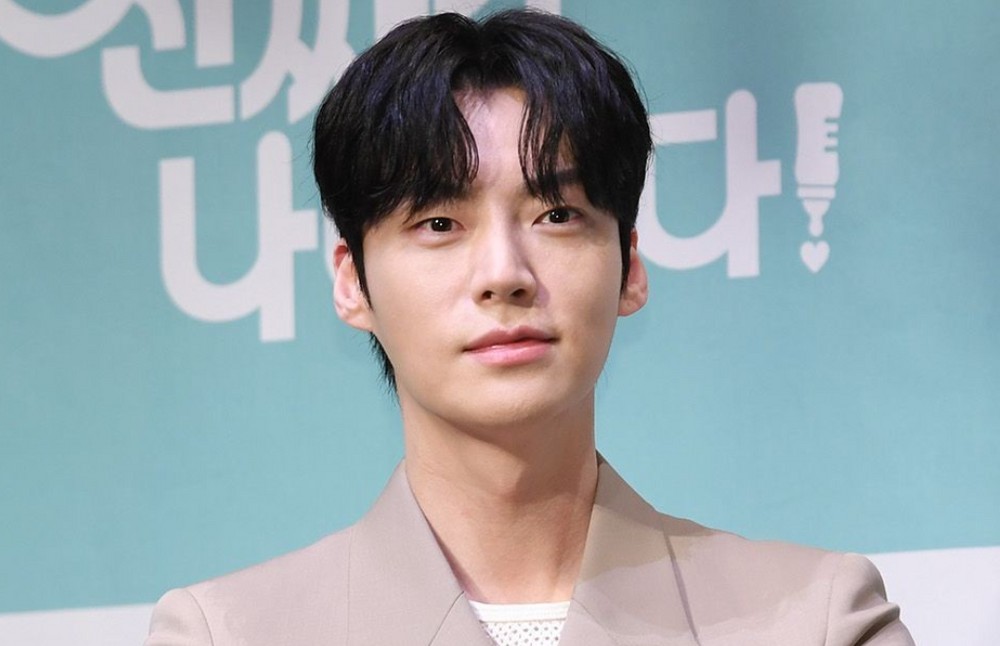 안재현, 이다희와 8년 만에 재회…'비주얼 케미' 예고 ('구기동')