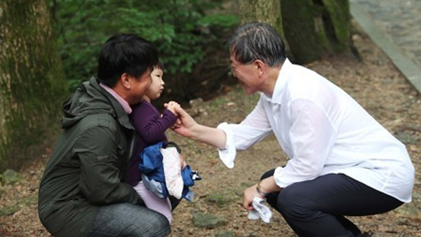 문 대통령, 다음주 월~금 여름휴가…순수 휴가