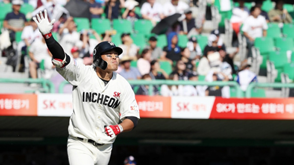 '한동민 역전 만루포' SK 와이번스, 두산 꺾고 2위 사수