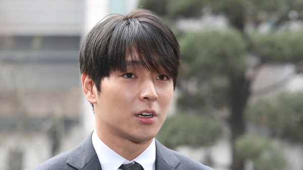불법촬영물 공유 혐의 최종훈 경찰 출석…물의 일으켜 죄송