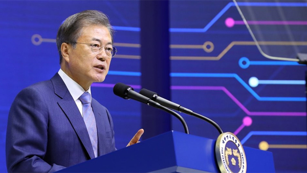 문 대통령 시스템반도체 투자로 종합반도체 강국 도약