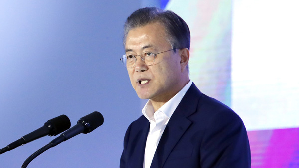 文, 전북 소재 탄소섬유·식품공장 잇따라 방문…혁신·상생