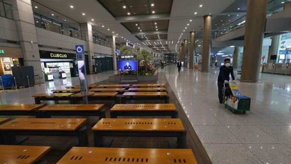 인천공항 시설관리 노조, 간부 파업 돌입…임금교섭 재개하라