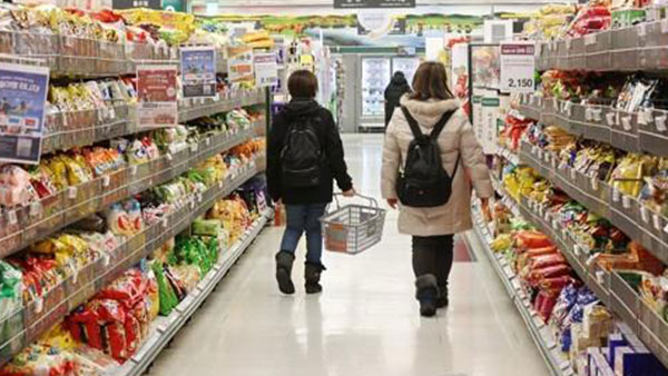 유통 전문가 70.4% 대형마트 영업규제, 마트와 전통시장에 모두 손해