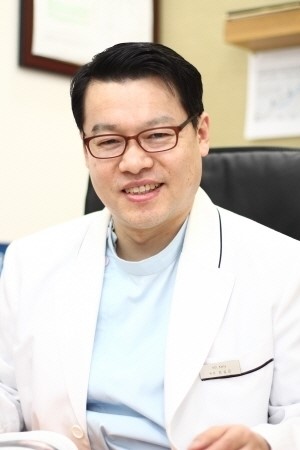 머리 숱 많아야 미남? 남성 헤어라인 교정 전성시대