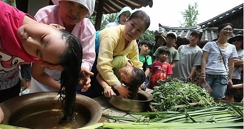 단오 양기가 가장 왕성한 날…청포물에 머리 감는 이유는?