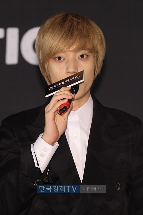 ‘엔터테이너스’ 틴탑 니엘, “룸살롱 연기, PD님 덕에 좋은 세상 알았다”