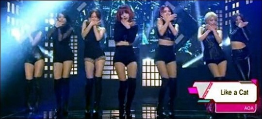 ‘뮤직뱅크’  AOA, 새 노래 ‘타임’ ‘사뿐사뿐’으로 성공적인 컴백