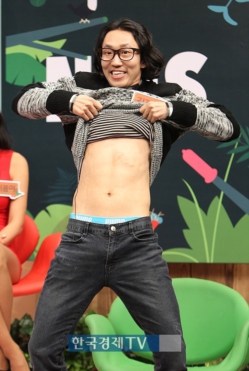 [포토]개그맨 김경진 이정도면 복근이라 할만하지 않나요?