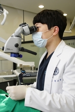 자연치아 살리는 재신경치료, 치근단절제술, 치아재식술은 치과보존과 전문의에게