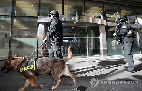 일산 롯데백화점에 ‘폭파하겠다’ 협박성 엽서…테러 가능성?