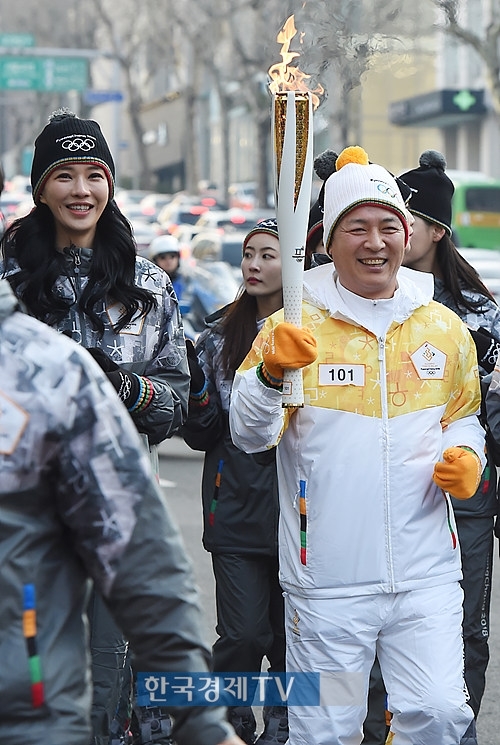 [포토]한국모델협회 이진영 변호사-양의식 회장 평창올림픽 성화봉송 해요
