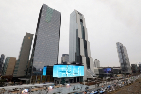 강남구, 국내 최대 옥외광고시설 SM타운 미디어 운영