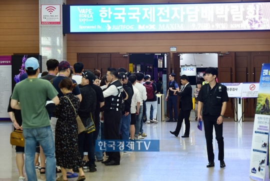 [포토]한국국제전자담배박람회 가득 메운 관람객들