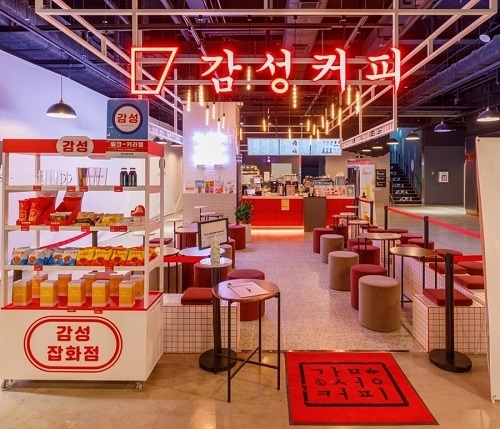 변화를 통한 차별화 카페창업 감성커피 지속적인 신메뉴 선봬