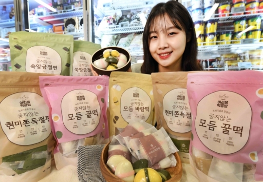 전통 찾는 MZ세대, 할매니얼 유행...마트표 떡·과자 인기