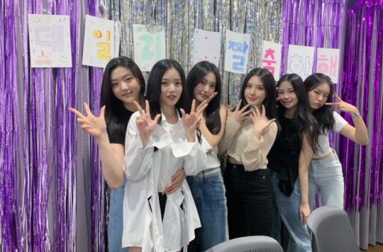 위클리, 데뷔 후 첫 공식 팬클럽 창단…데일리♥ 모여라!