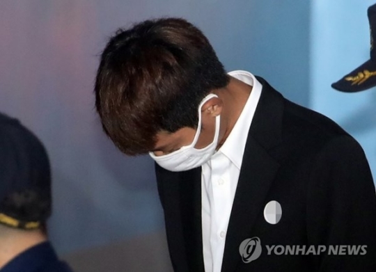 만기 출소한 정준영…모자·마스크로 얼굴 꽁꽁