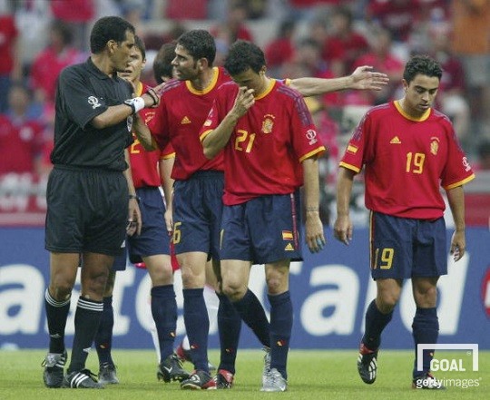 2002 WC 한국-스페인전 주심이 말하는 '오심 논란과 VAR'