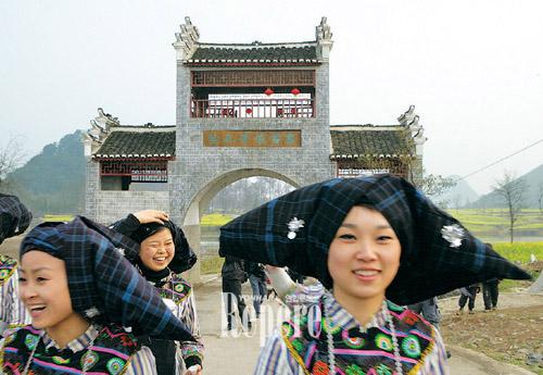 [TRAVEL FEATURE]먀오 족과의 흥미로운 만남