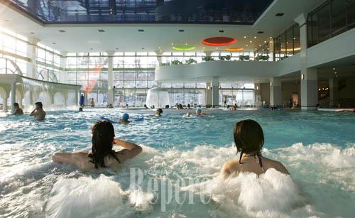 [TRAVEL NEWS24]온천테마파크에서 즐기는 크리스마스